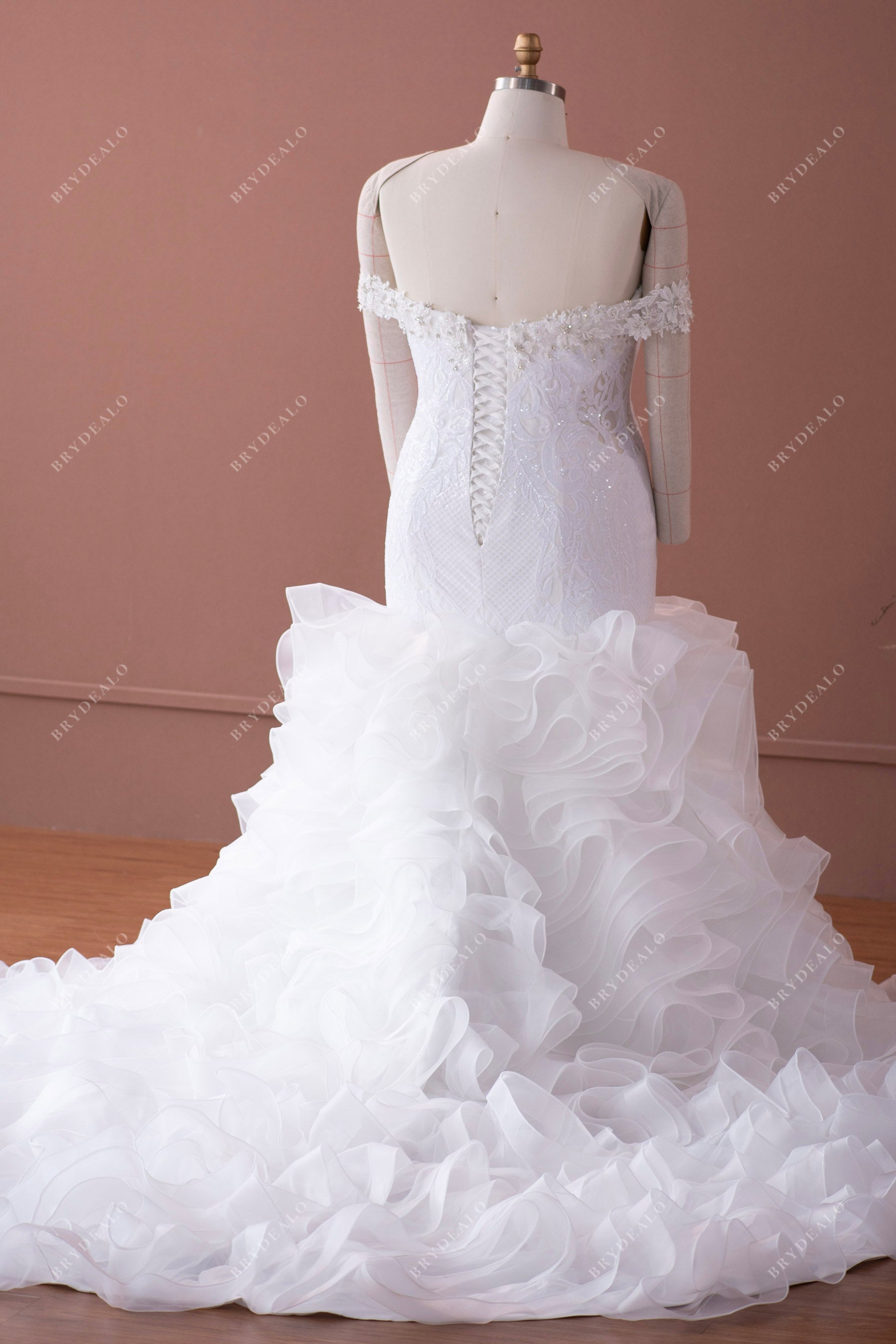 luxury ruffled organza trumpet wedding dress