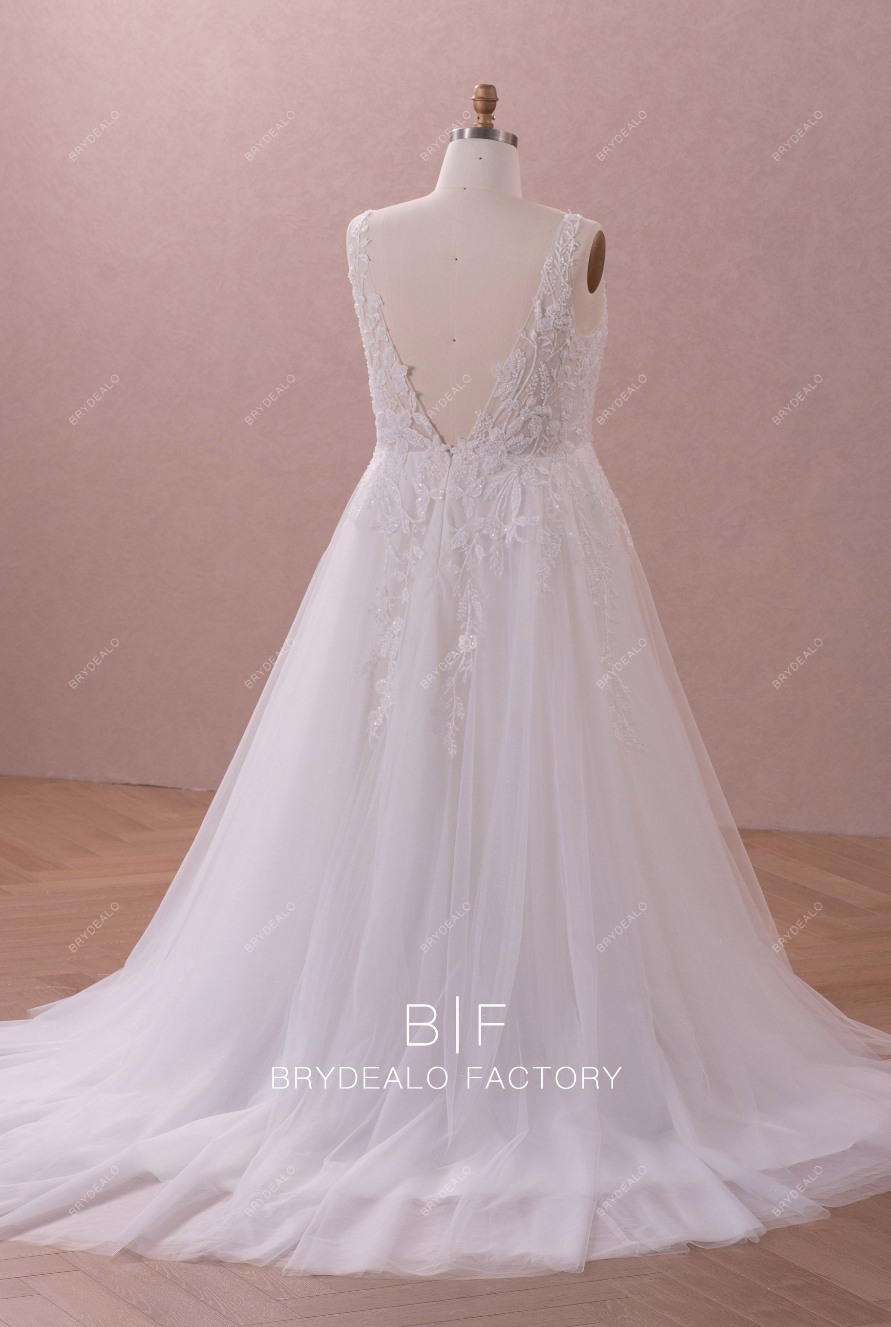 luxury open v-back sleeveless sweep train wedding dress 