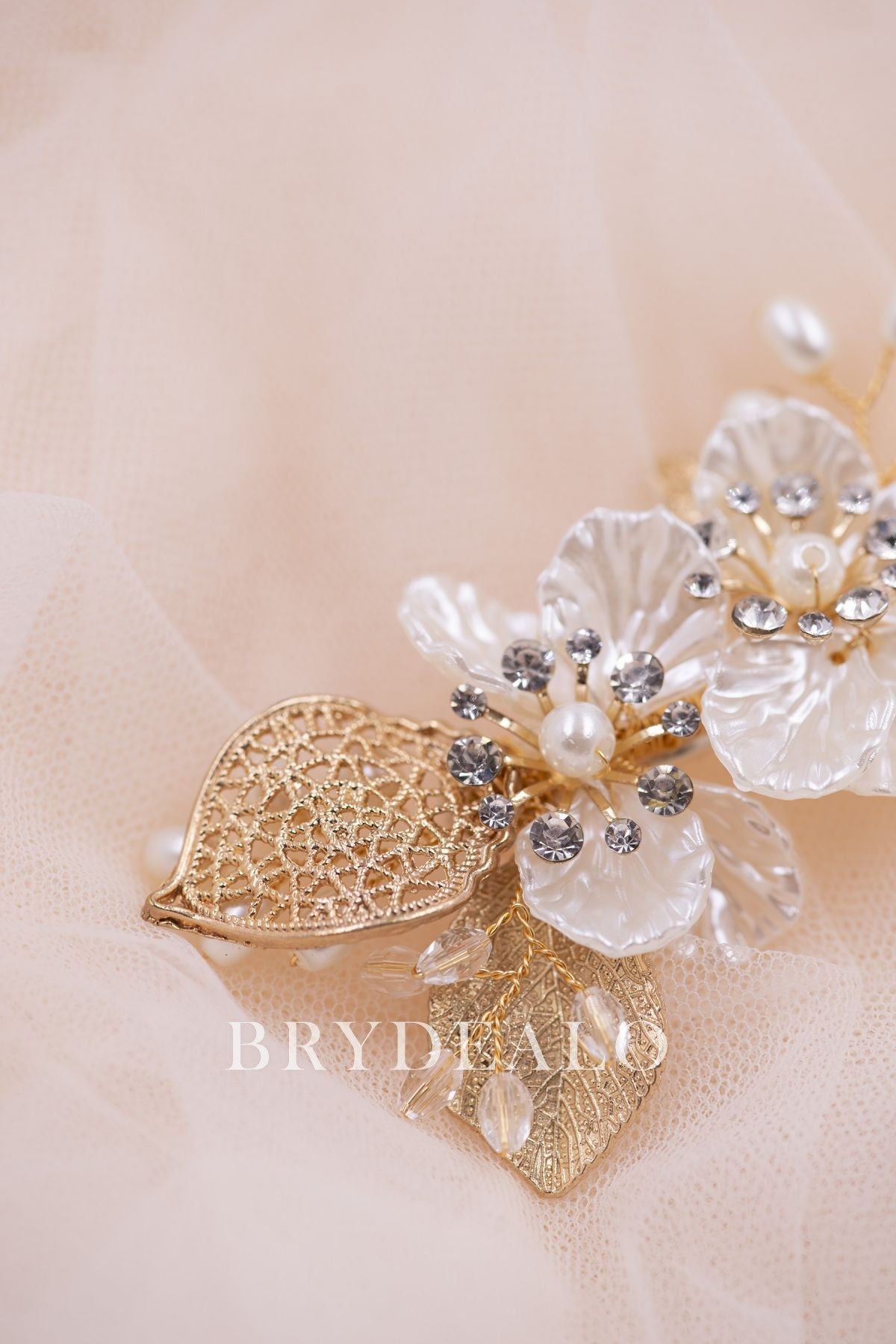 Stylish Pearls Flower Leaf Bridal Hair Clip 