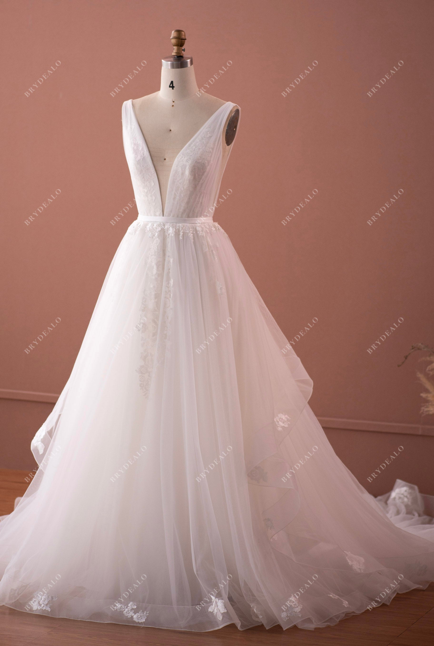 Floral Lace A-line Tulle Elegant Bridal Wedding Dress
