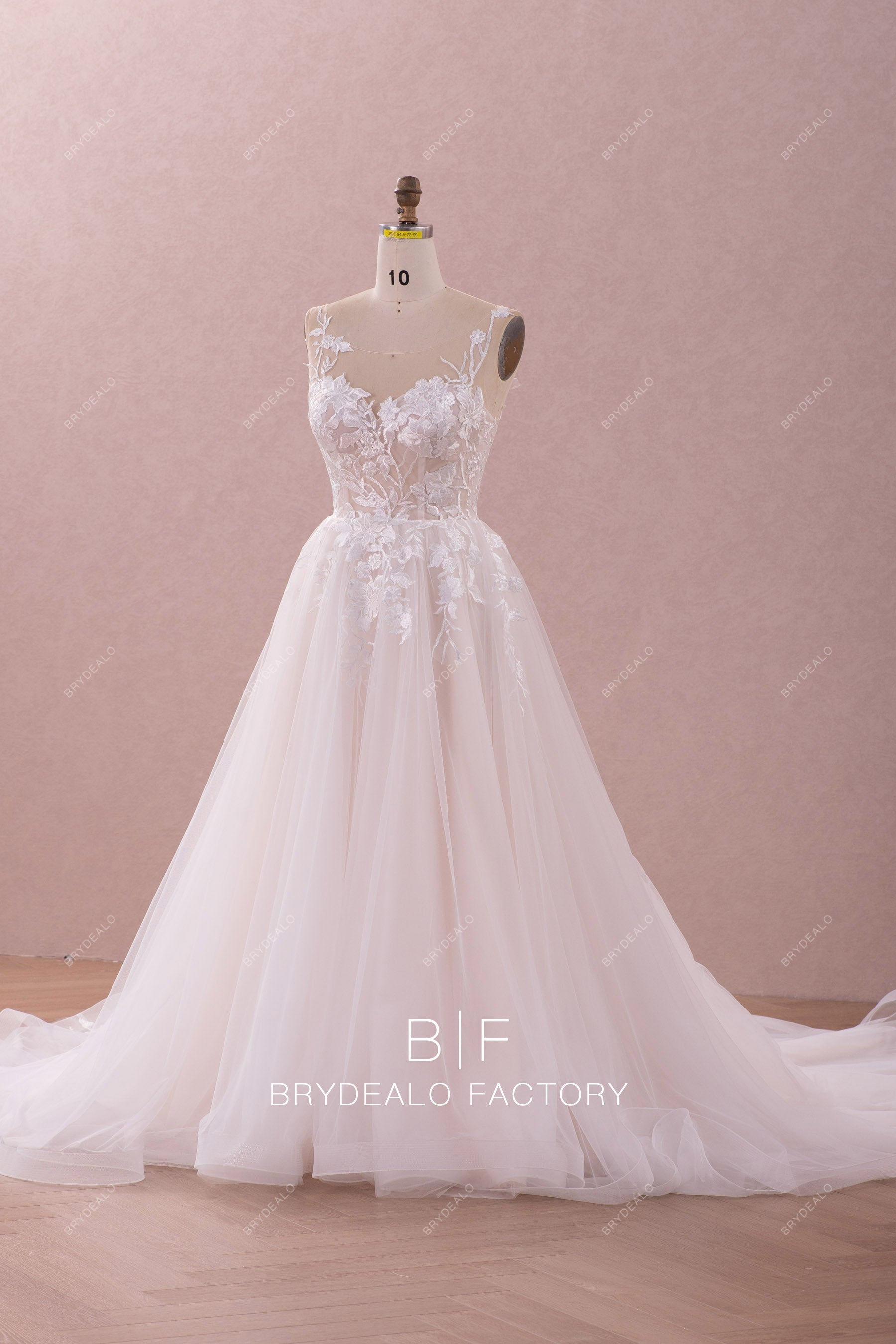 elegant ruffled skirt lace tulle A-line wedding gown