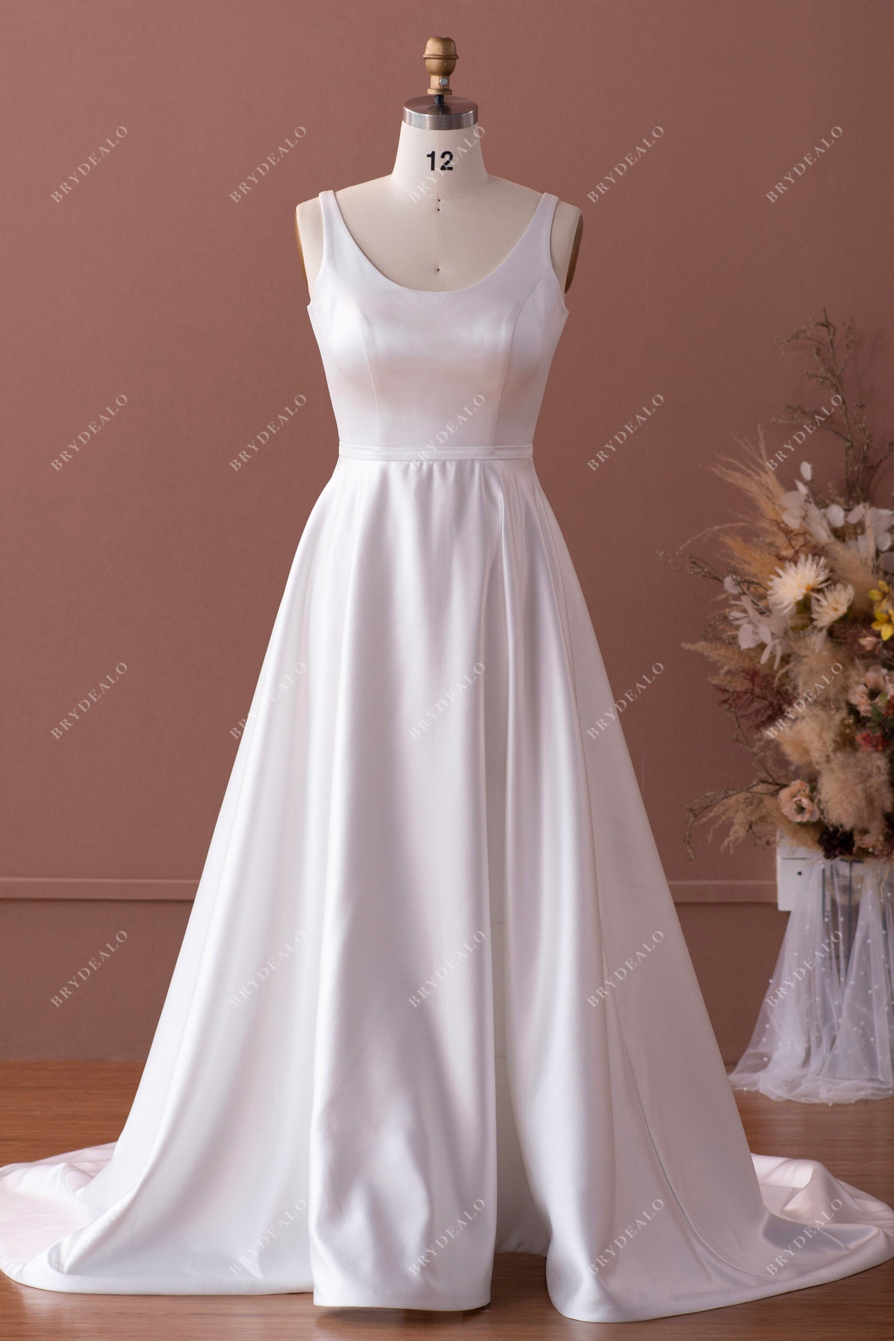 Simple Scoop Neck Sleeveless Satin A-line Wedding Dress