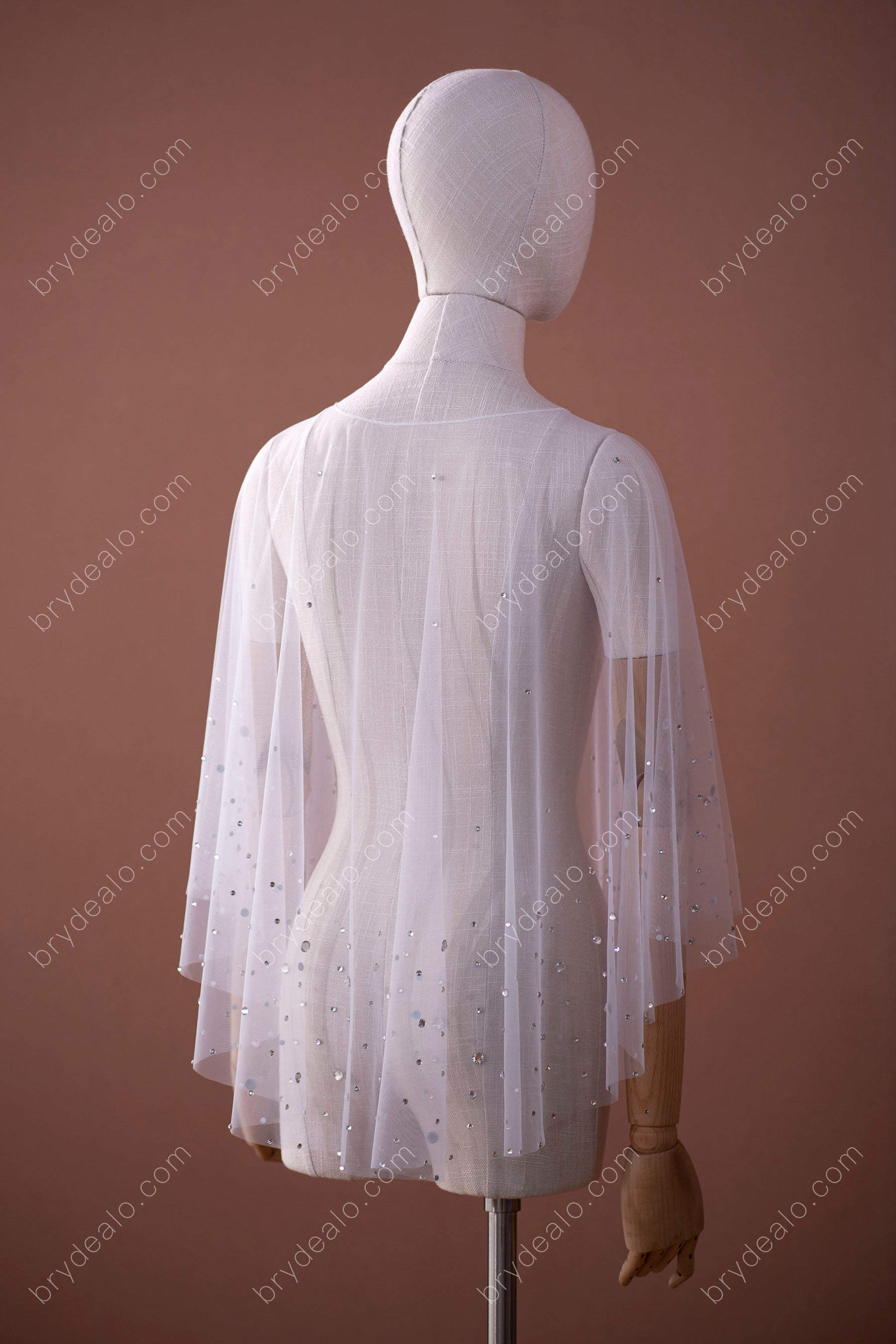 Fashionable Shiny Rhinestones Tulle Bridal Cape 