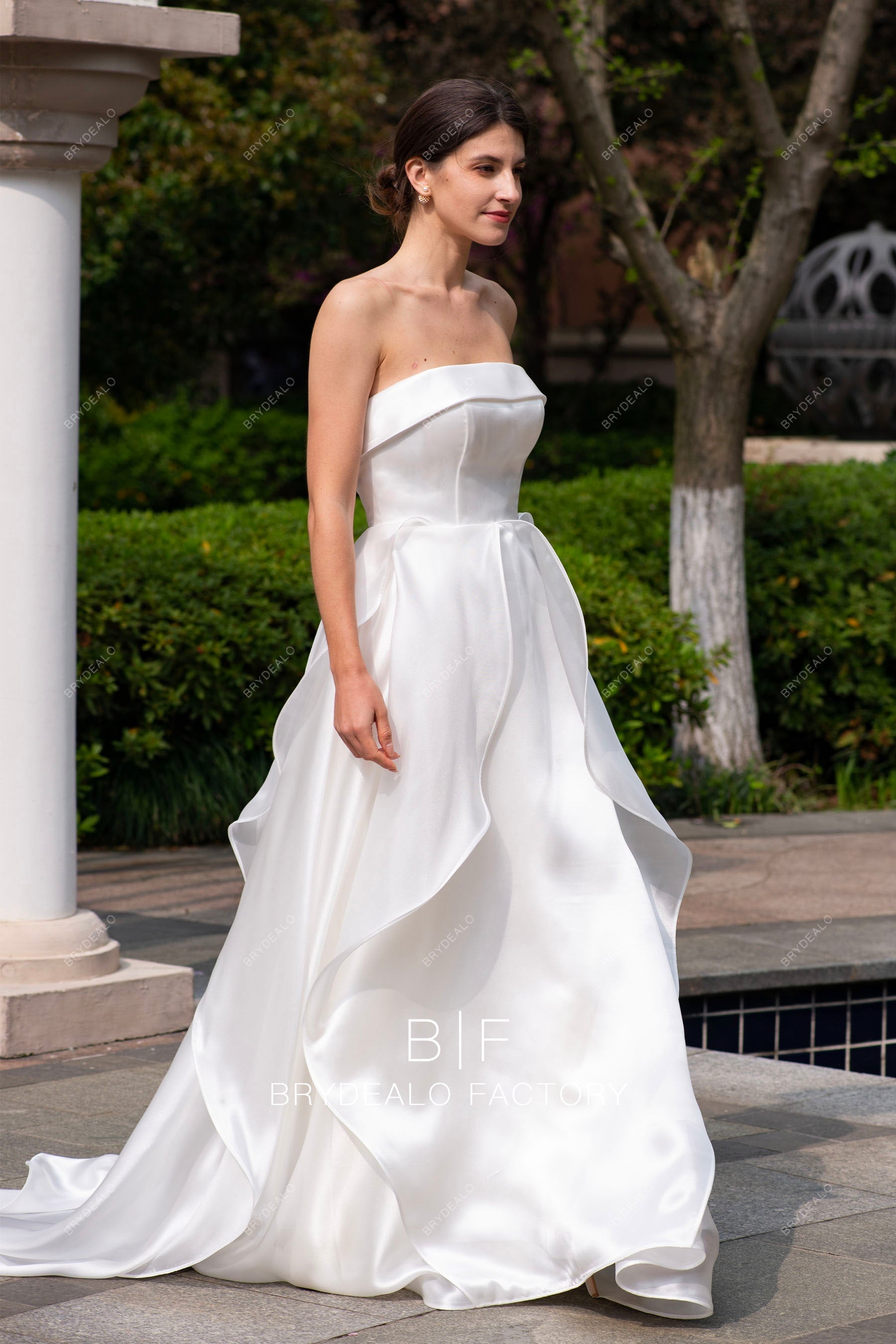 Elegant Strapless Organza Ruffled A-line Wedding Dress with Pockets Elegant Strapless Organza Ruffled A-line Wedding Dress with Pockets