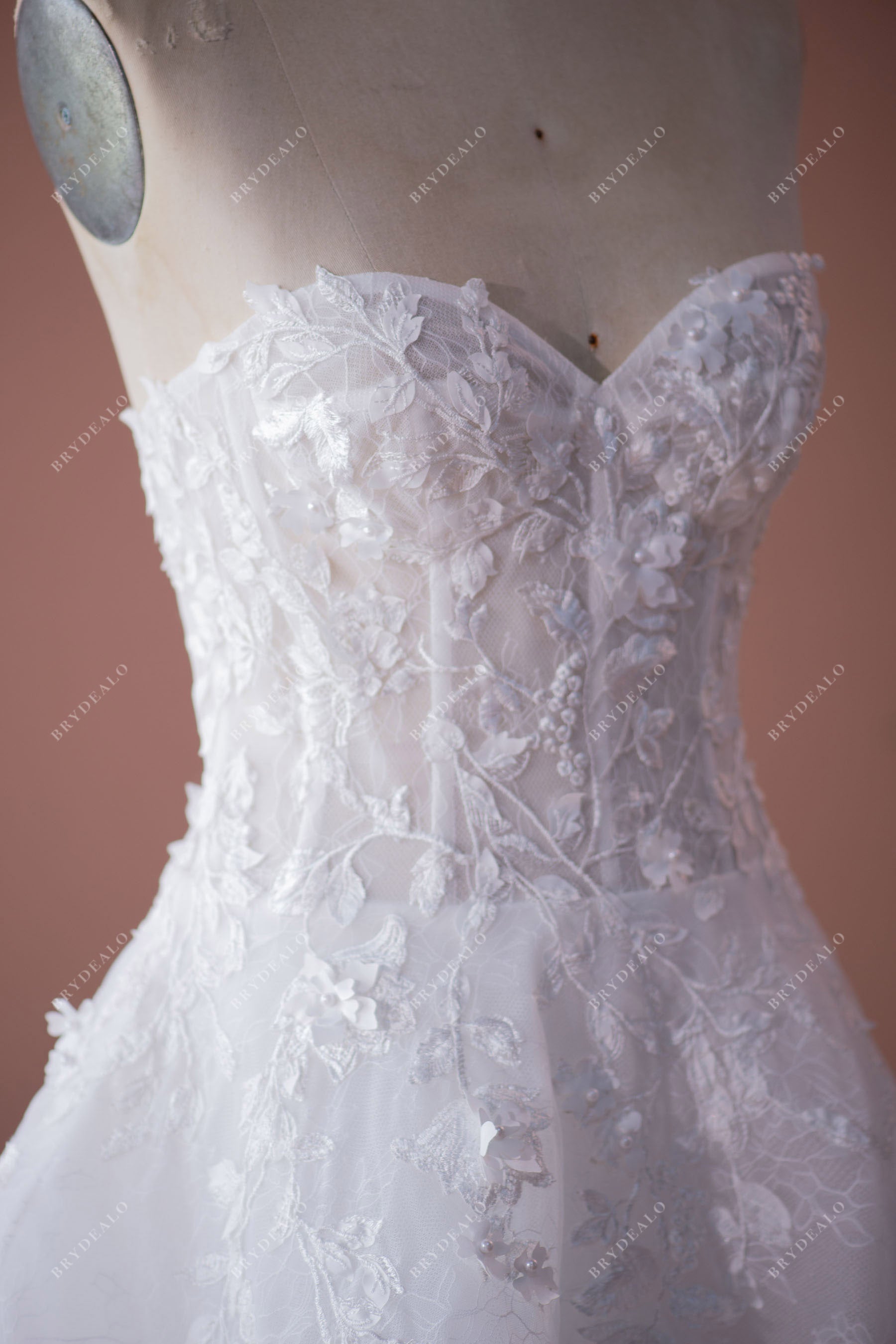 Beautiful Lace Strapless Sweetheart Corset Wedding Dress