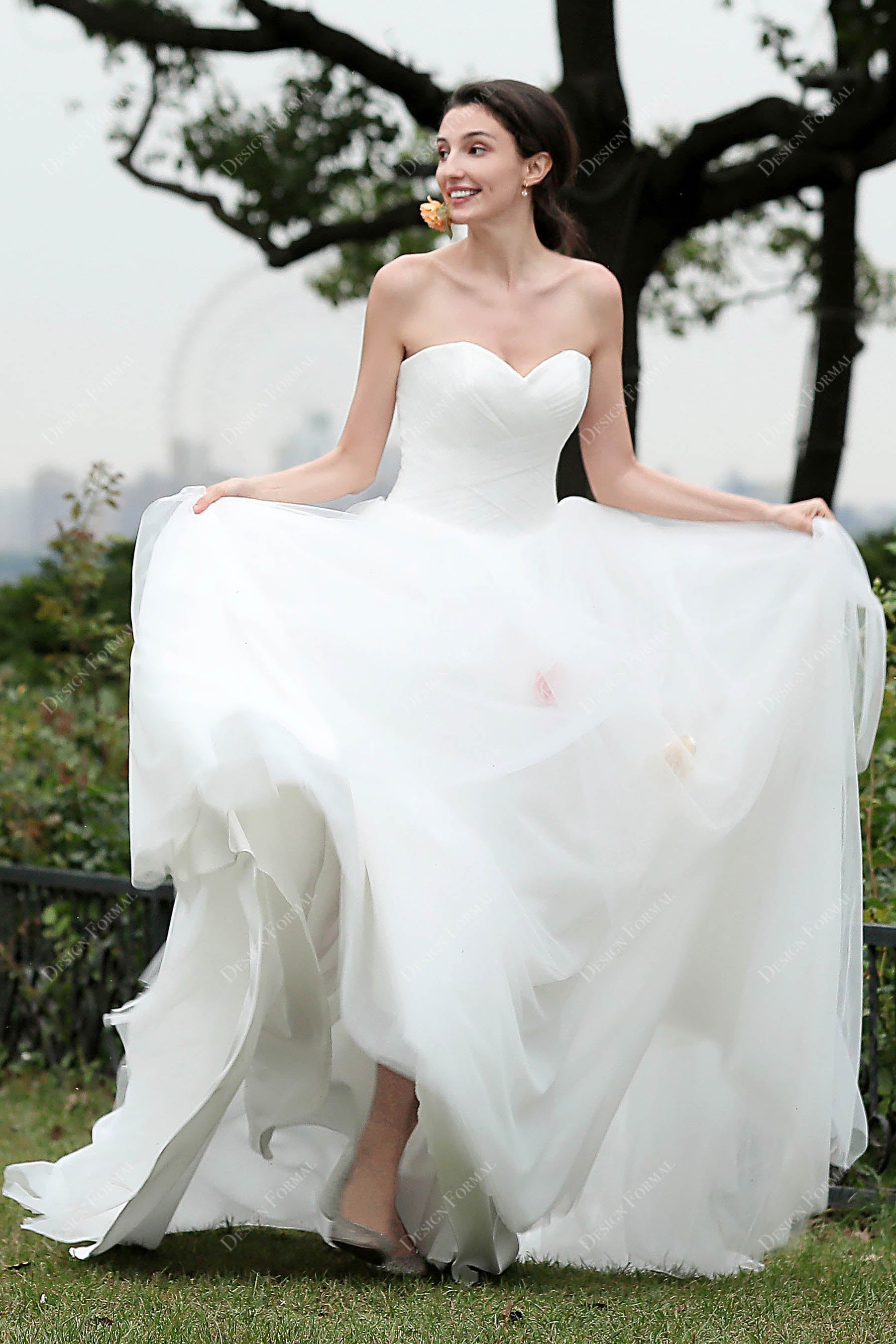 Light Ivory Tulle Pleated Sweetheart Bridal Dress