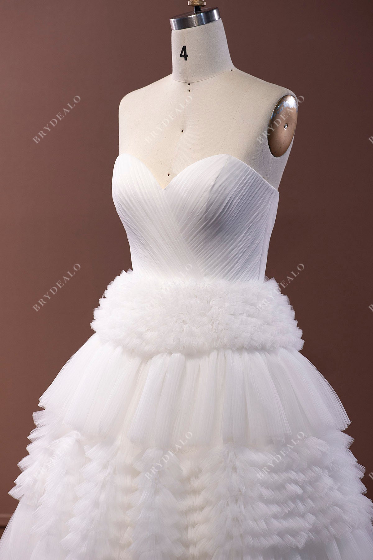 sweetheart neck strapless wedding dress