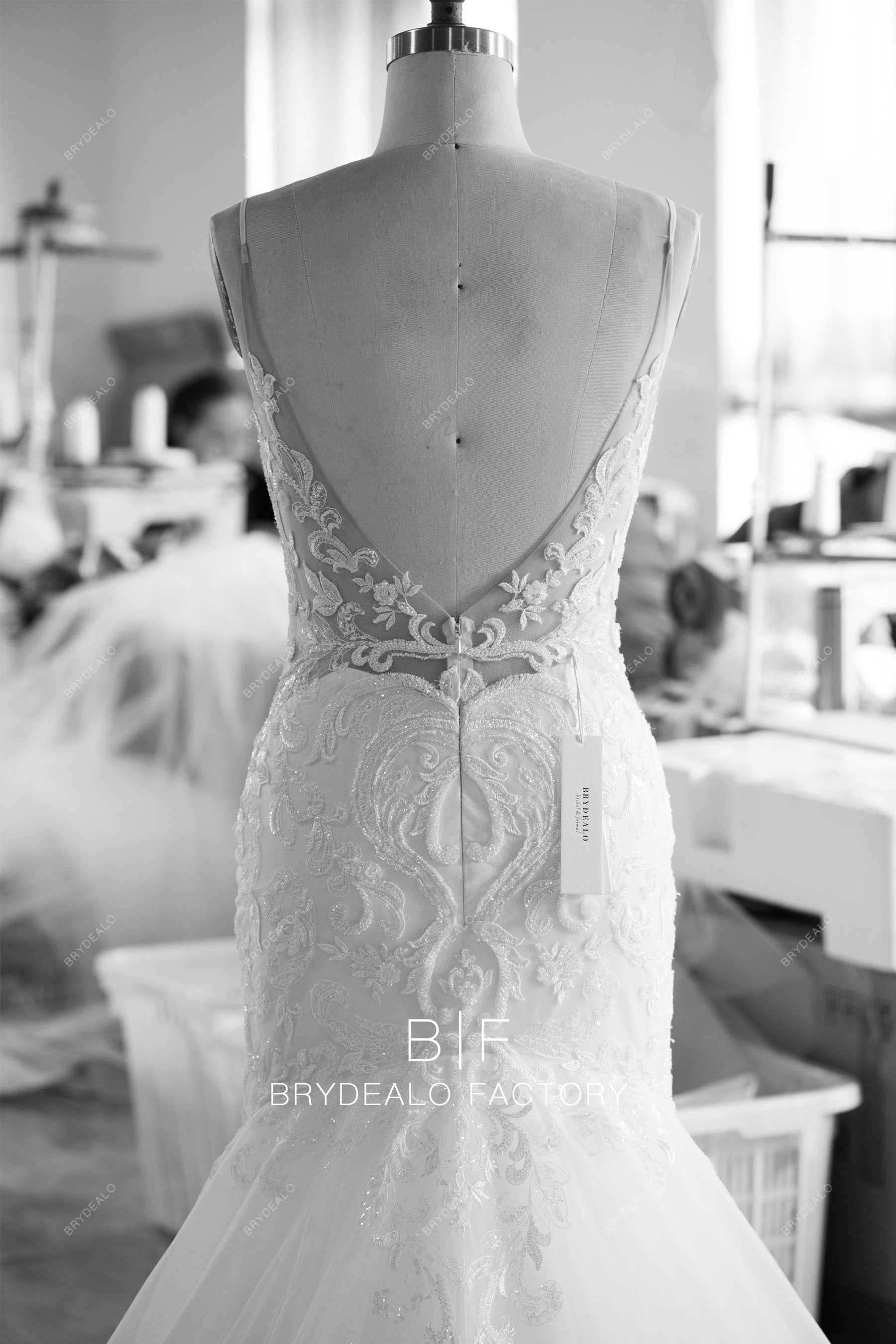 tailored sleeveless pluging back lace tulle mermaid wedding dress