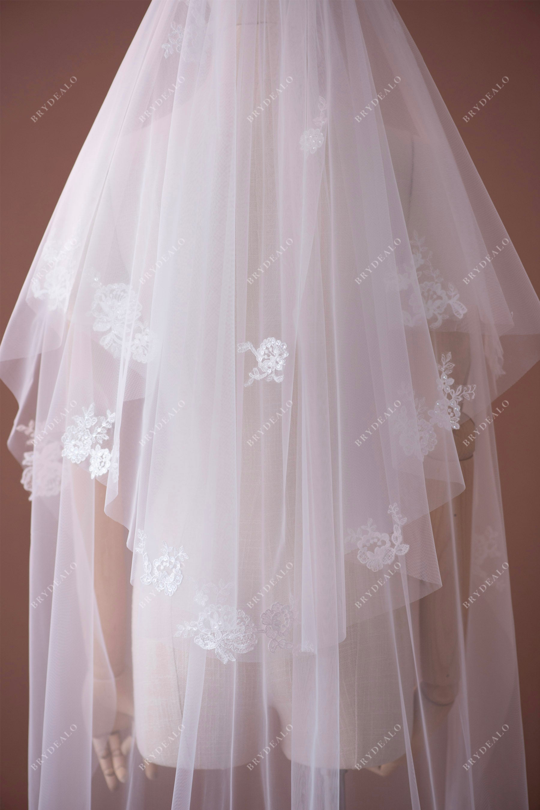 elegant two tier flower lace bridal veil