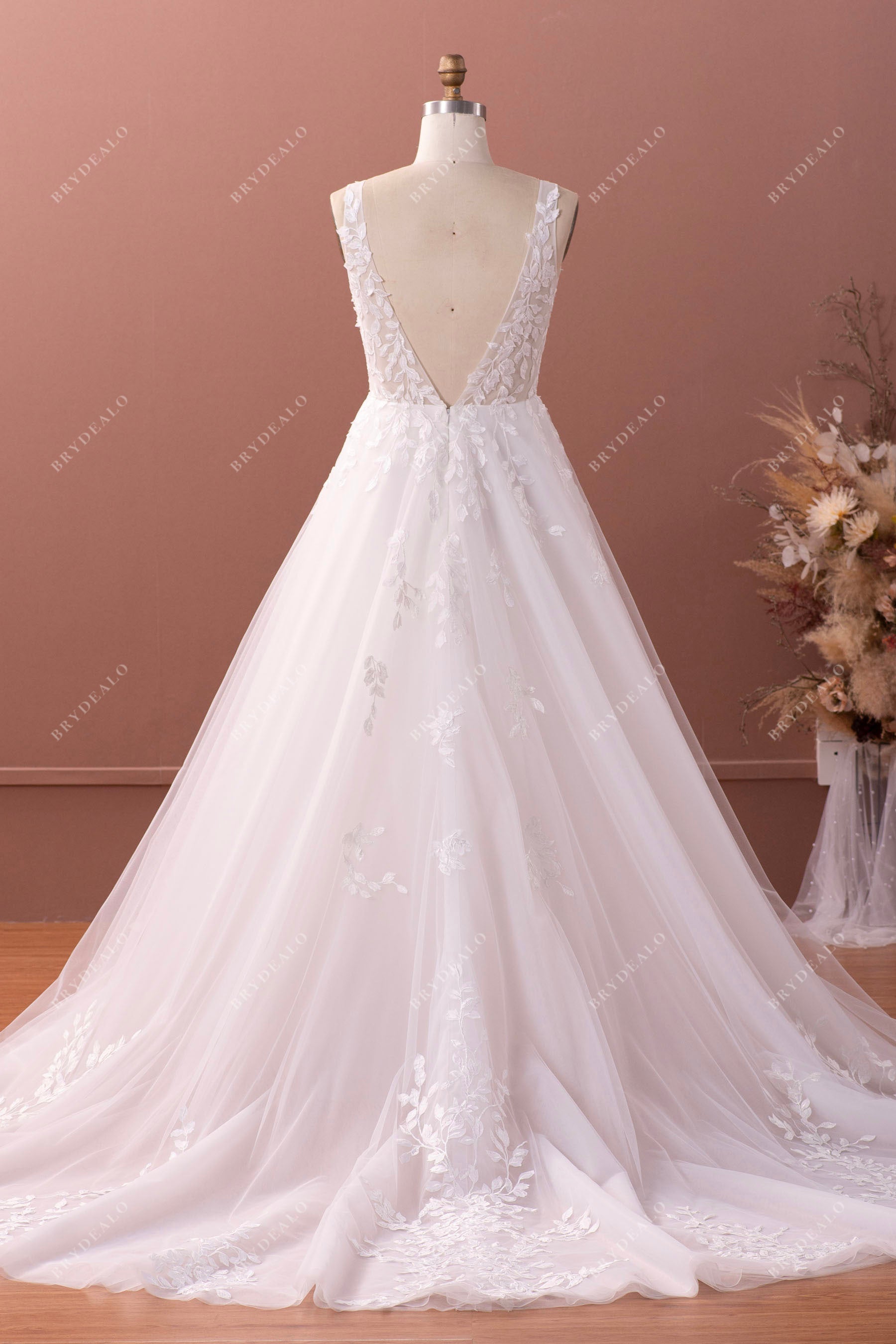 sexy open v-back long tulle A-line wedding dress