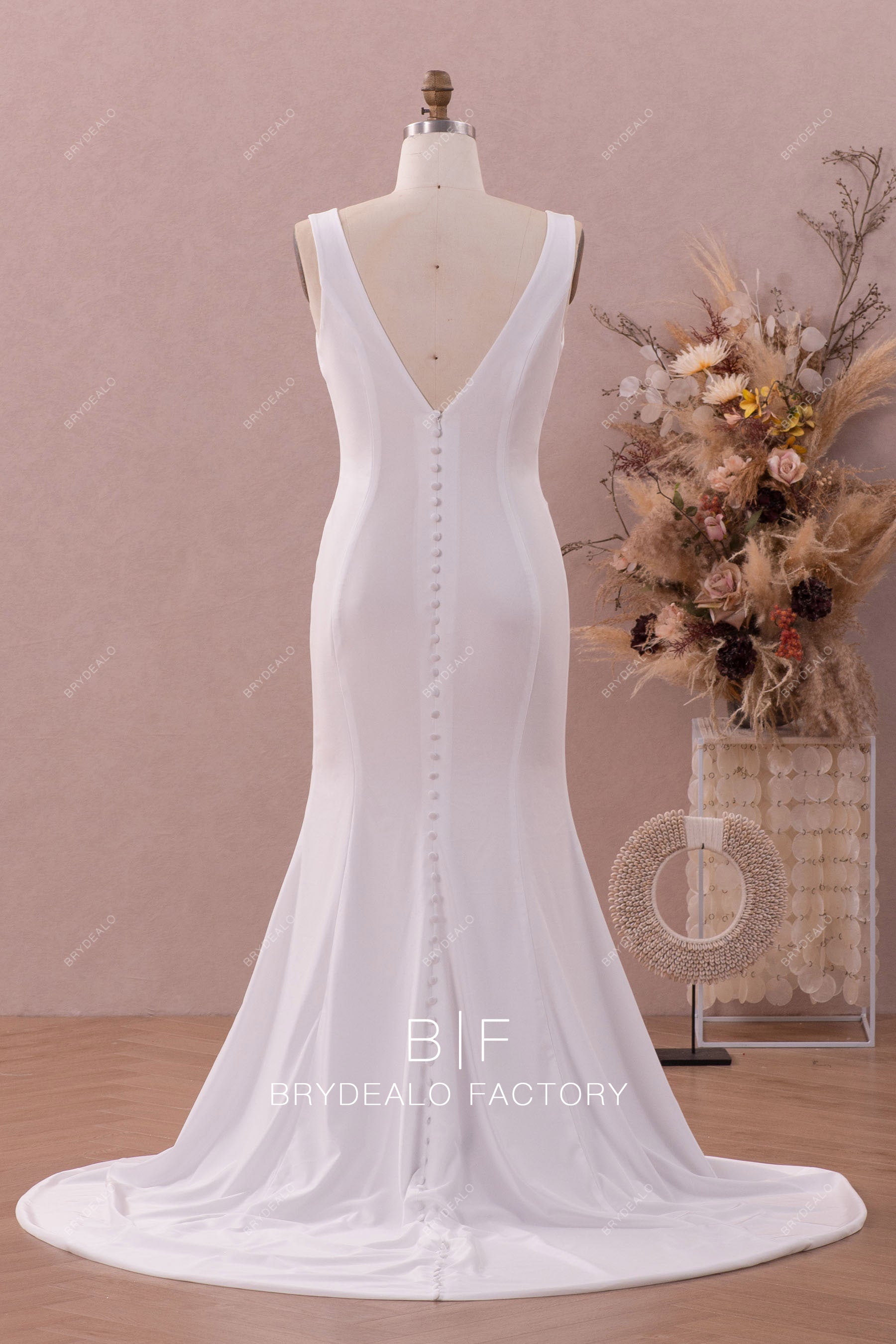 simple v-back sleeveless mermaid wedding gown