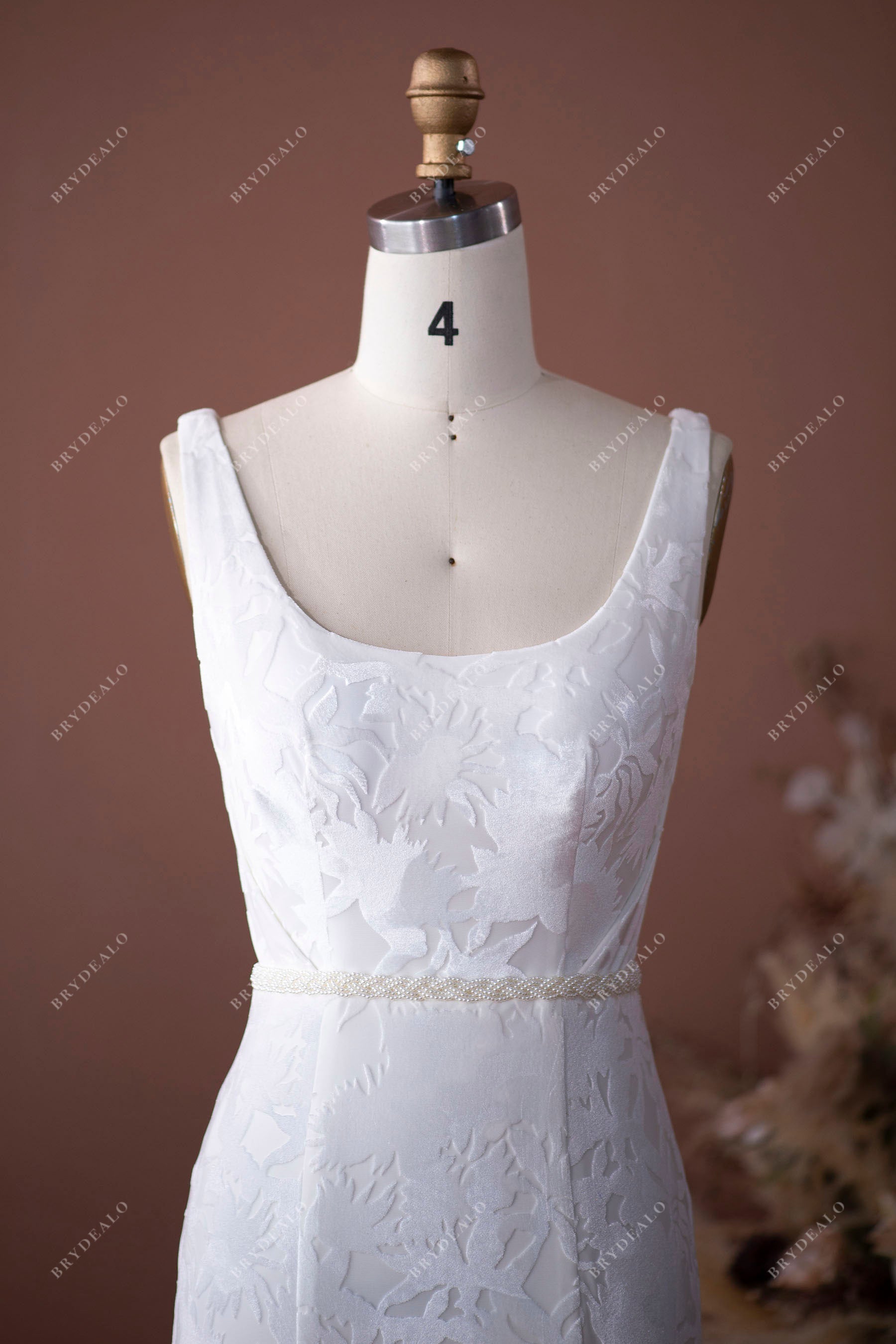 classic scoop neck sleeveless bridal dress