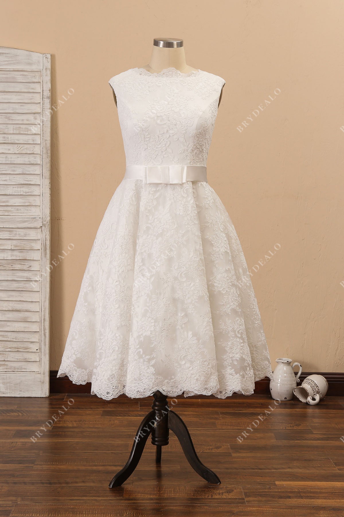 Vintage Lace Tea Length Cap Sleeve Casual Wedding Dress