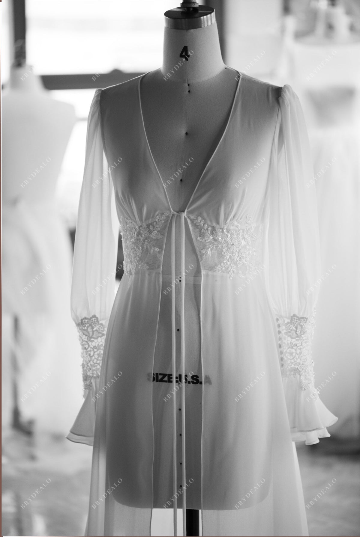 Beaked Robe Vintage Satin Lace Wedding Dress with Flowy Robe – Brydealo
