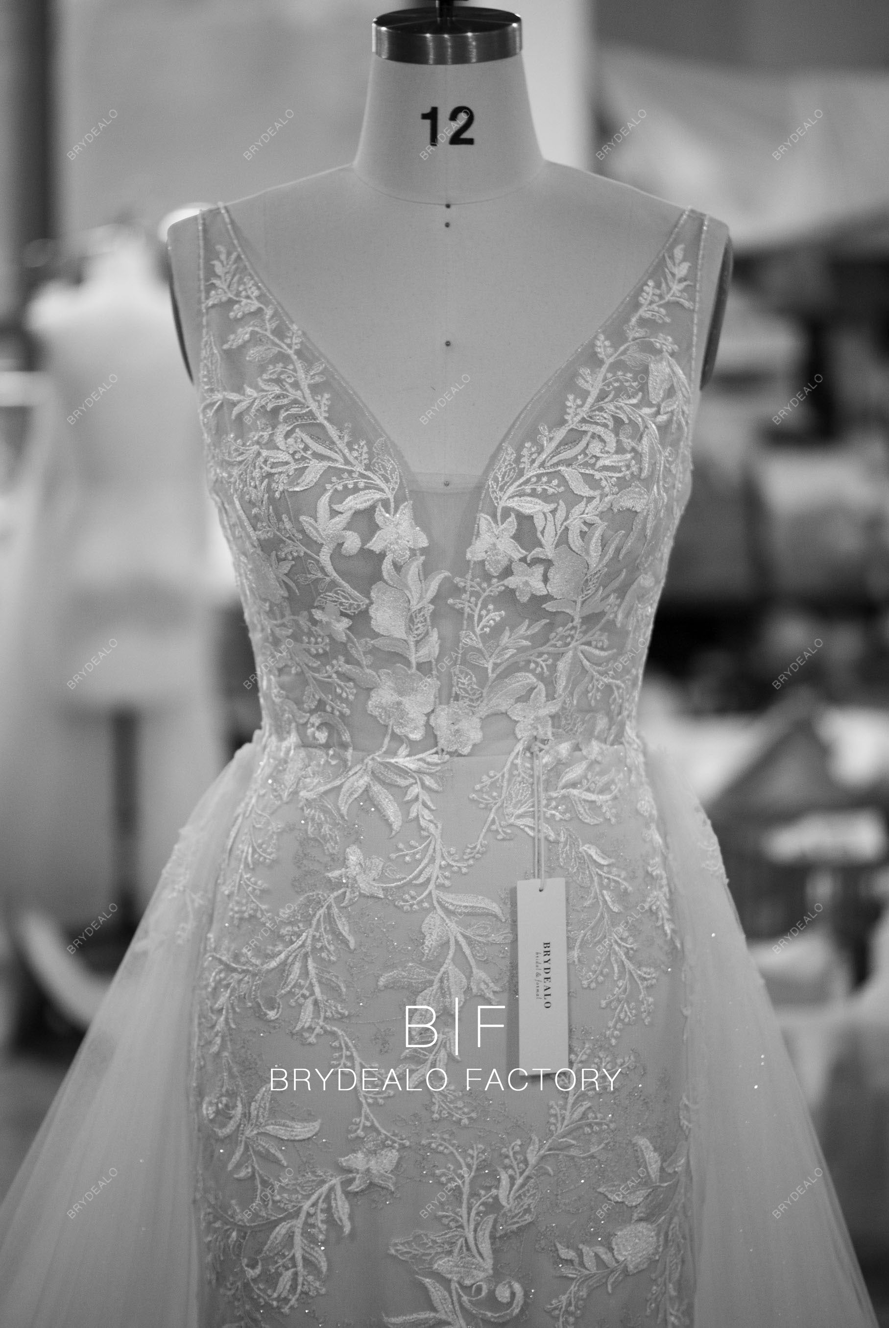 Handmade beaded straps plunging neck sleeveless lace wedding dress