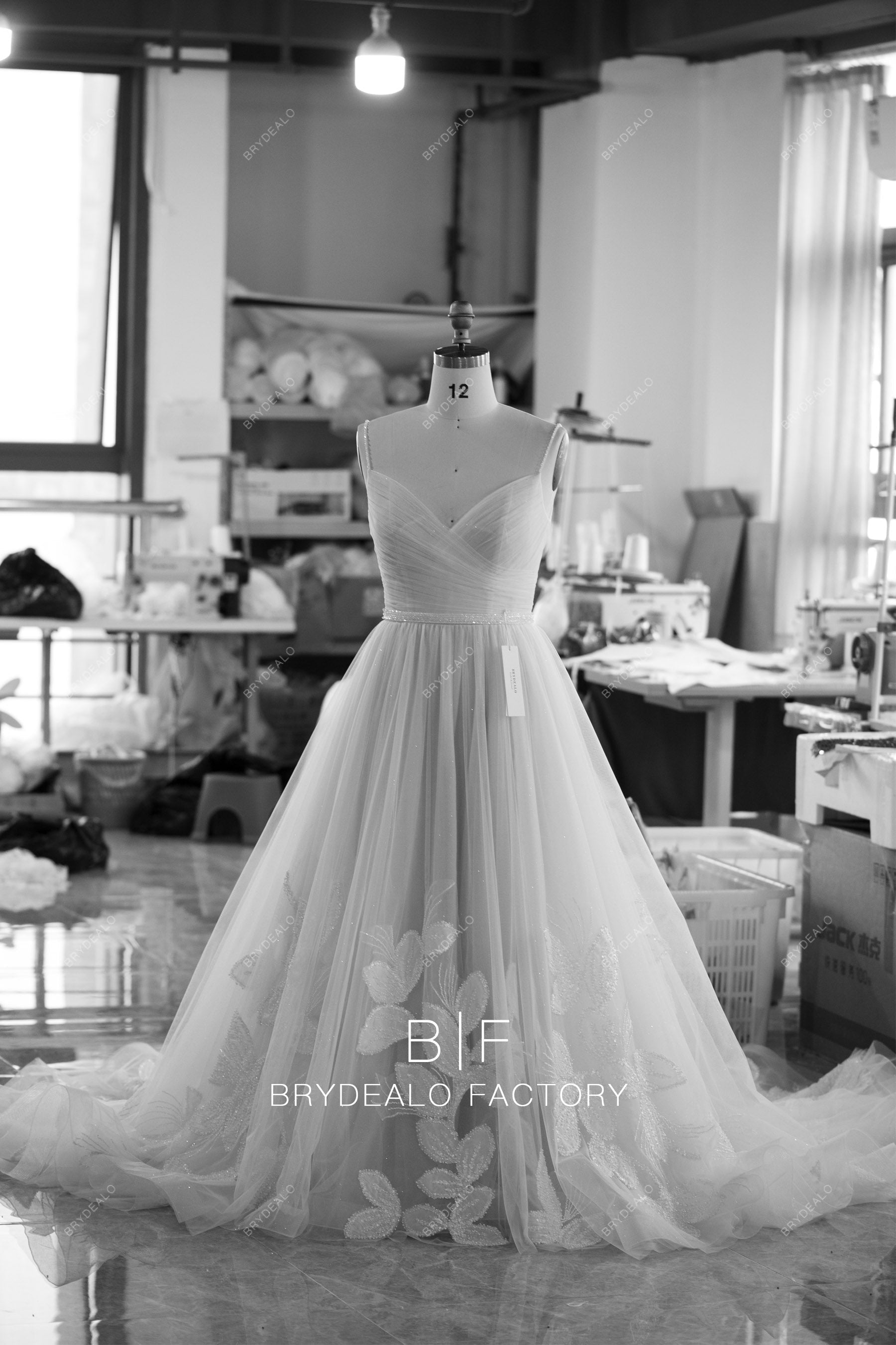 Factory-direct luxury beaded lace Spaghetti Straps A-line wedding dress