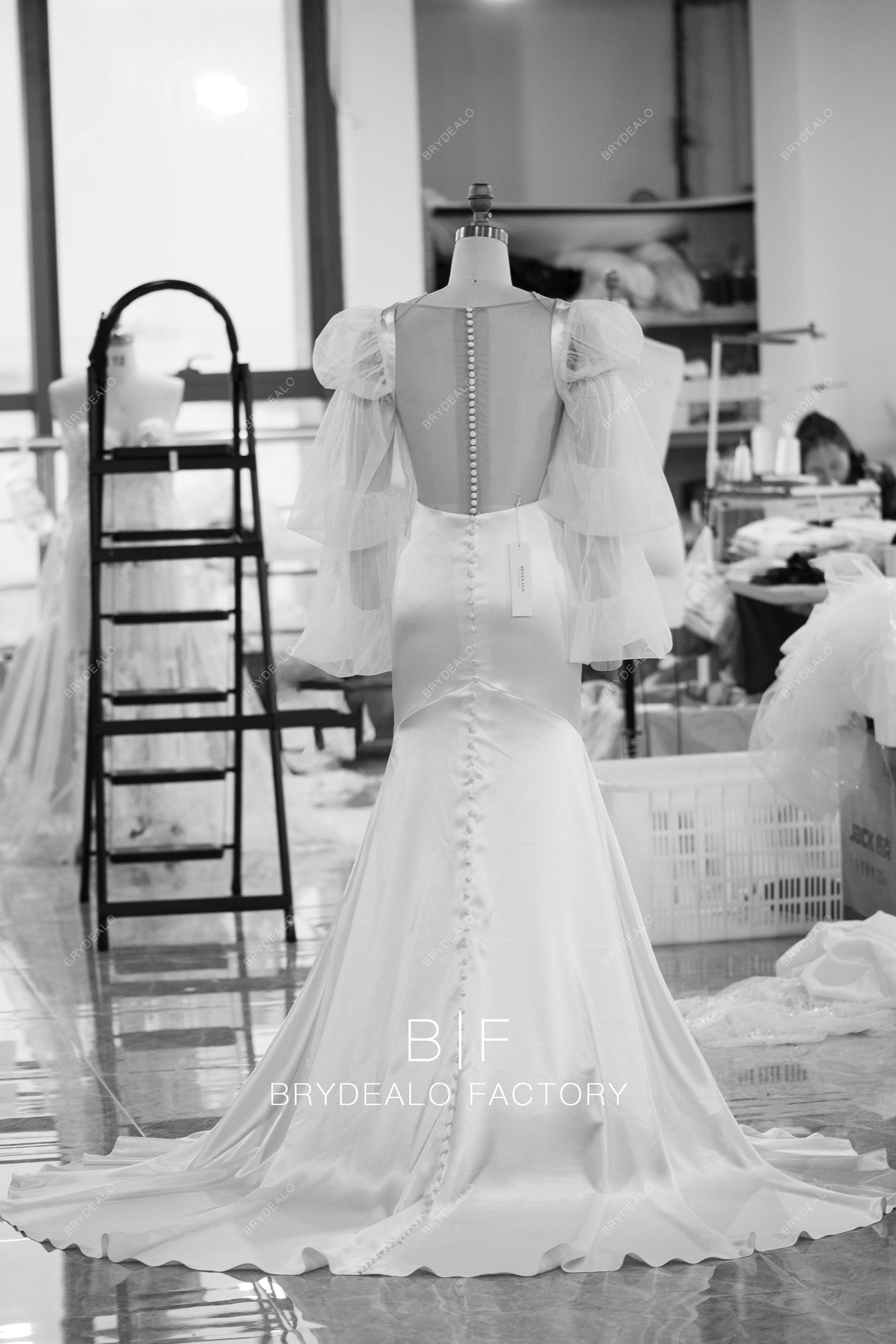 factory-direct sheer bubble sleeve satin wedding dress