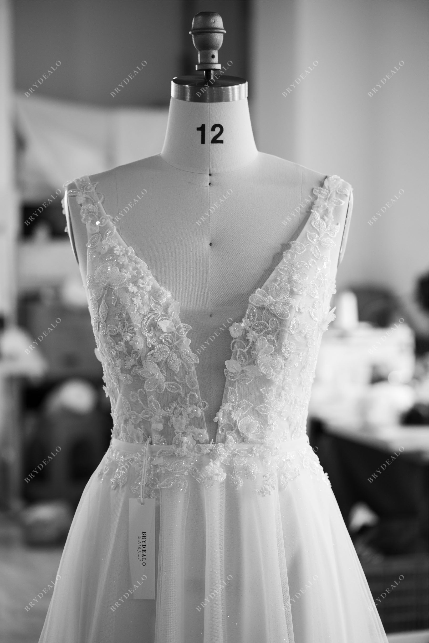 customized shimmery plunging neck sleeveless flower lace wedding gown