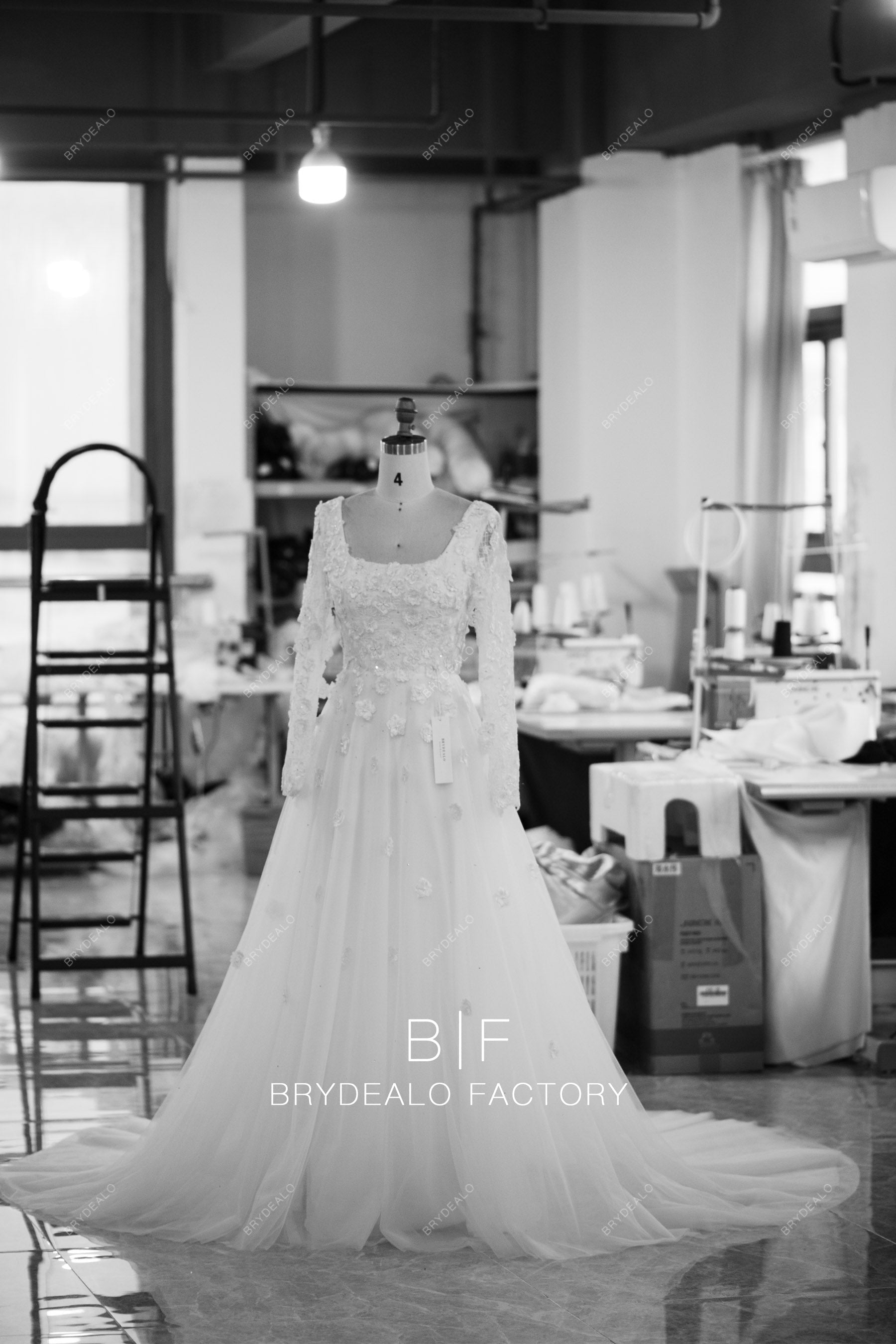 factory-direct square neck sleeved wedding dress