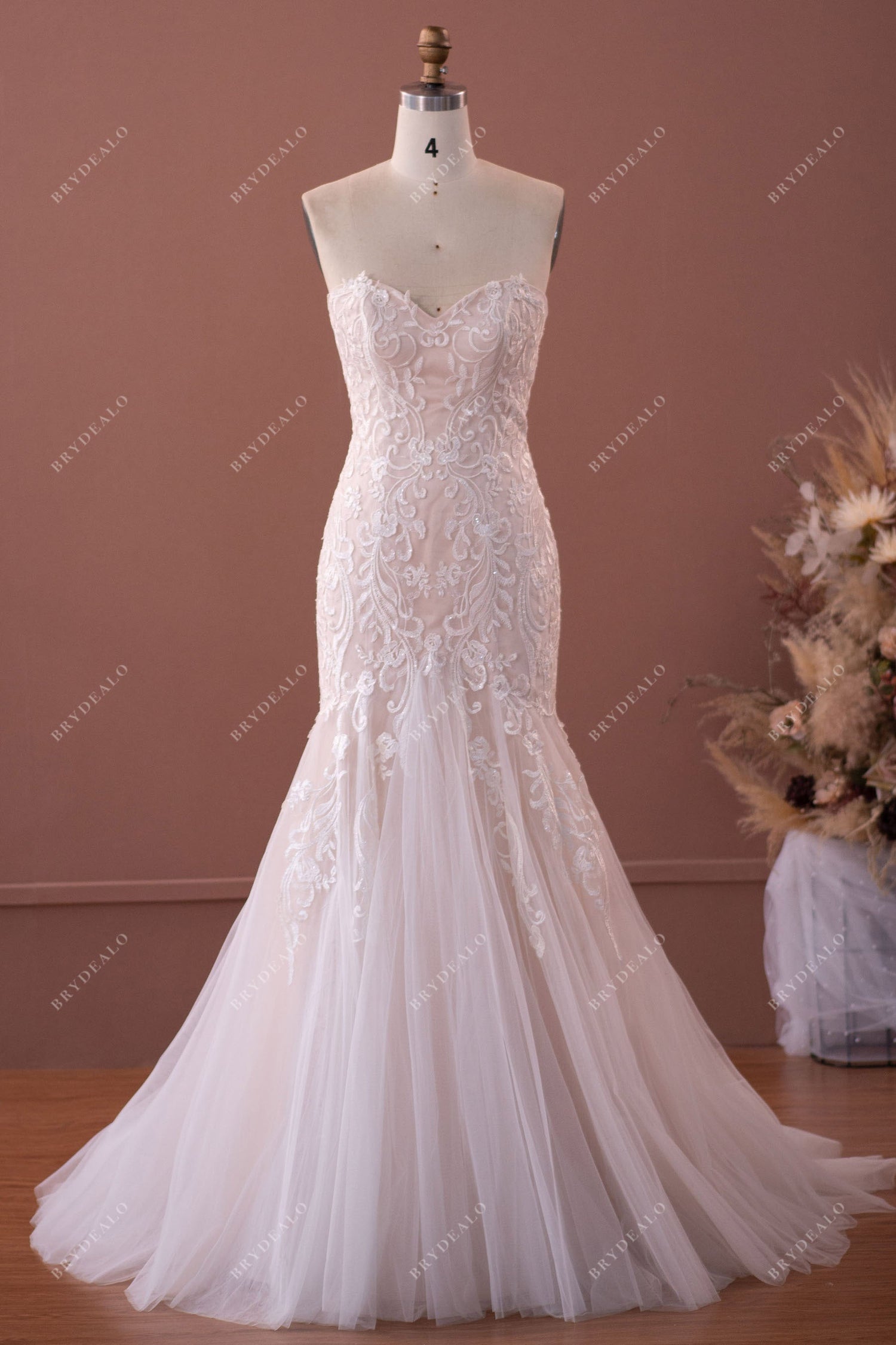 Trendy Lace Mermaid Bridal Gowns TWA082