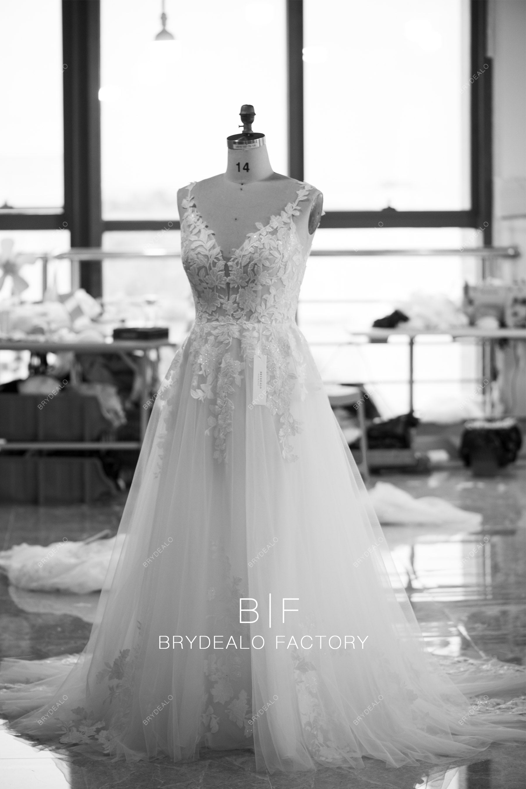 Tailored Romantic Flower Lace A-line Tulle Bridal Gown