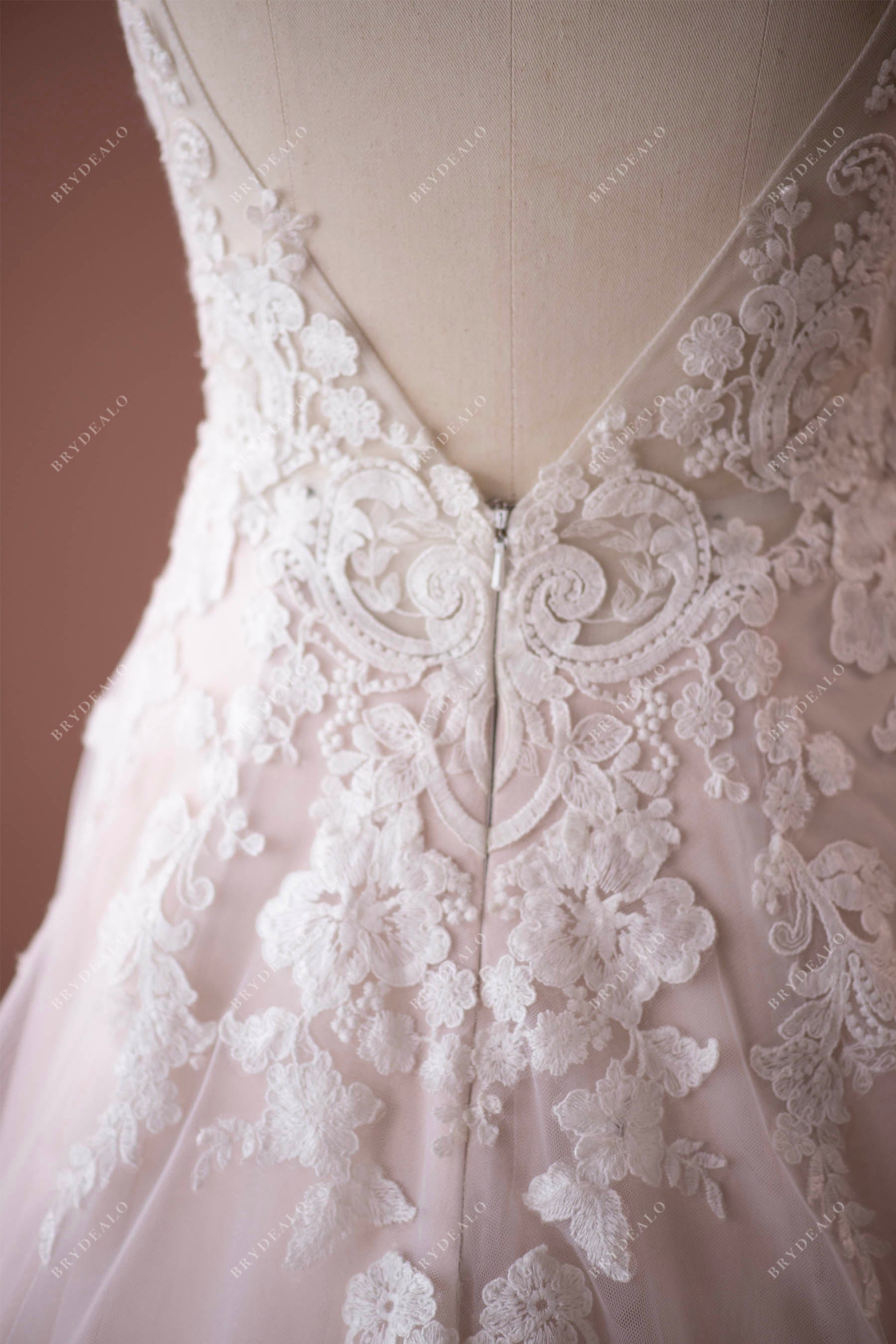 Elegant Lace V-Back Wedding Dress
